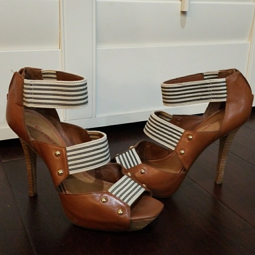 Cute brown heels